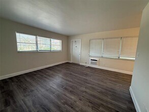700 SE 13th St in Fort Lauderdale, FL - Building Photo - Building Photo