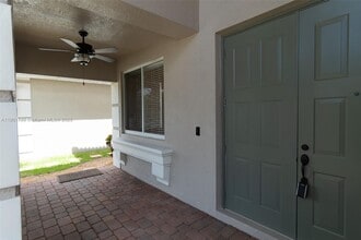 9065 Silver Glen Way in Wellington, FL - Building Photo - Building Photo