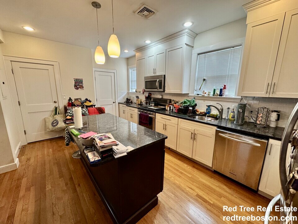15 Boynton St, Unit 3 in Boston, MA - Building Photo