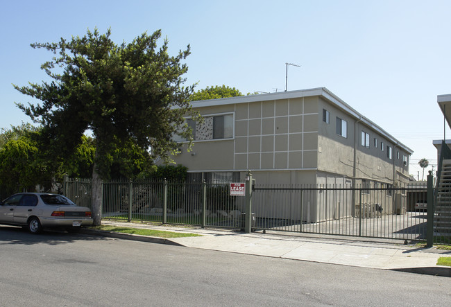 1332 Gordon Street in Los Angeles, CA - Foto de edificio - Building Photo