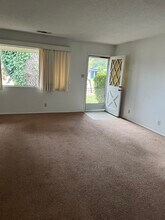 513 28th St, Unit 2Bed 1Bath Triplex Apt. in Paso Robles, CA - Building Photo - Building Photo
