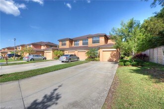 3702 Pino Vista Way-Unit -4 in Estero, FL - Foto de edificio - Building Photo