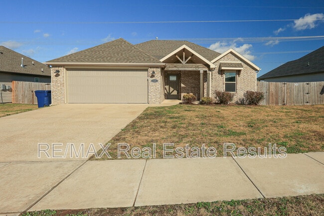 2101 E Endura Pk Dr in Siloam Springs, AR - Building Photo - Building Photo