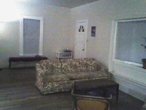 404 1/2 W Vine St in Champaign, IL - Building Photo - Building Photo