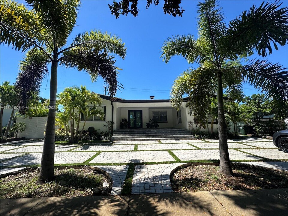 6080 SW 16th St in Miami, FL - Building Photo