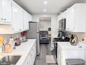 14491 Black Horse Ct in Centreville, VA - Building Photo - Building Photo