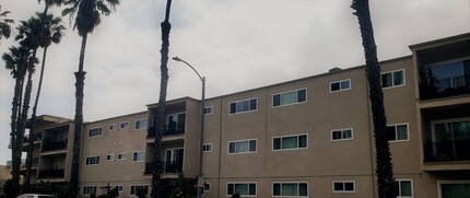 Bixby Knolls Regency Townhomes in Long Beach, CA - Building Photo - Building Photo