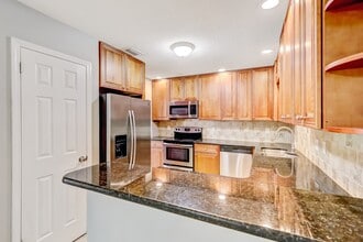 5761 Lake Lucina Dr S in Jacksonville, FL - Building Photo - Building Photo