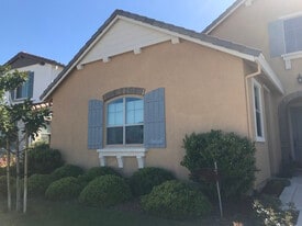 562 Sandy Shores Dr in Lathrop, CA - Building Photo