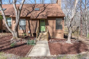 222 Poplar St in Chapel Hill, NC - Building Photo