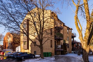 7875 René-Descartes Av in Montréal, QC - Building Photo