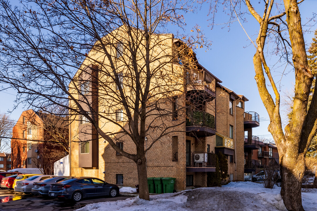 7875 René-Descartes Av in Montréal, QC - Building Photo