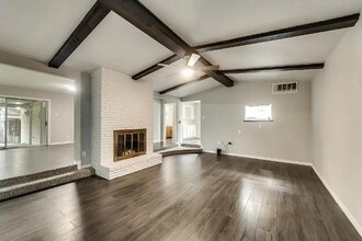 5806 Everglade Rd in Dallas, TX - Foto de edificio - Building Photo