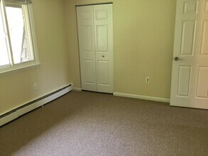 C 4 Nanni Dr in Winchester, CT - Building Photo - Building Photo