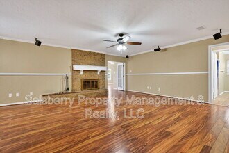 1305 Elizabeth Blvd in Granbury, TX - Building Photo - Building Photo