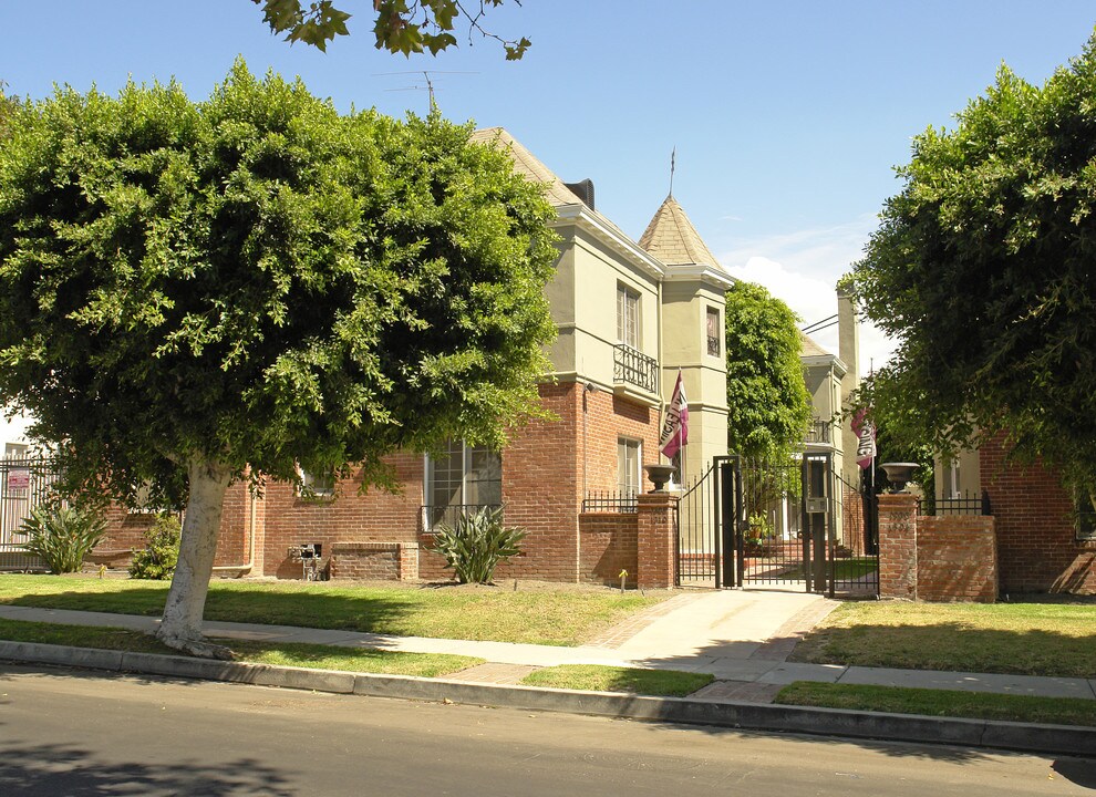 1306 N Alta Vista Blvd in Los Angeles, CA - Building Photo