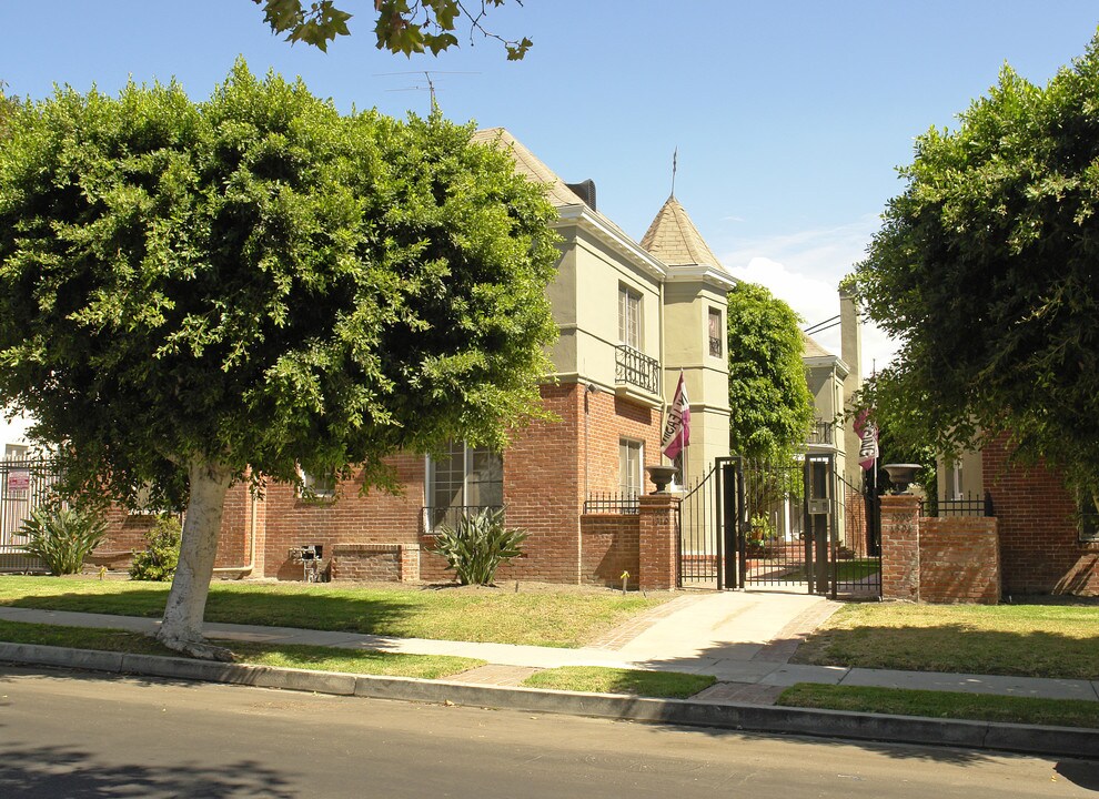 1306 N Alta Vista Blvd in Los Angeles, CA - Foto de edificio