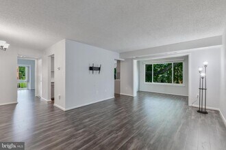 10214 Bushman Dr in Oakton, VA - Building Photo - Building Photo