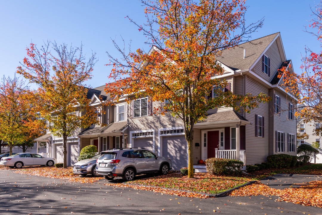 Village Estate Condo in Malden, MA - Foto de edificio