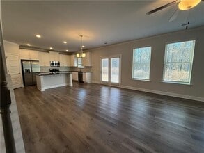 345 Hellen Vly Dr in Braselton, GA - Foto de edificio - Building Photo