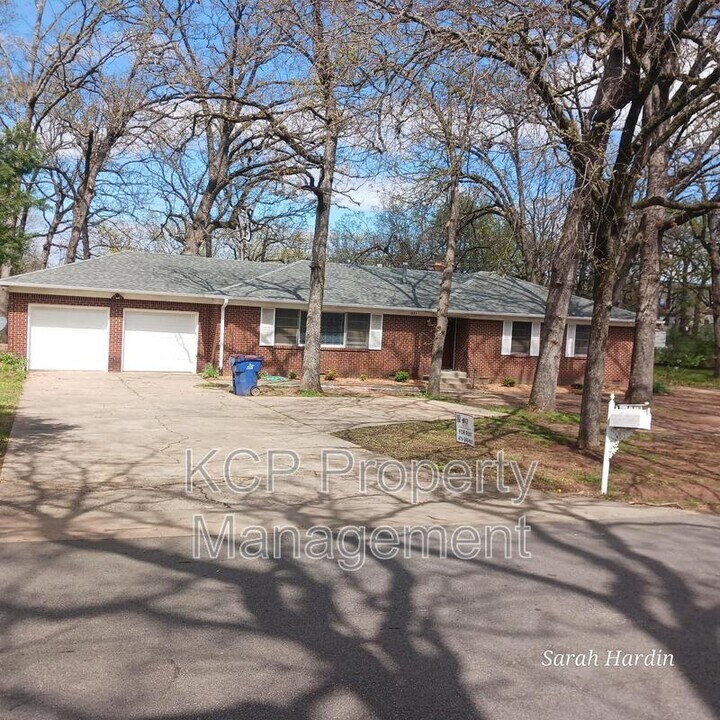 1821 S Independence St in Fort Smith, AR - Building Photo
