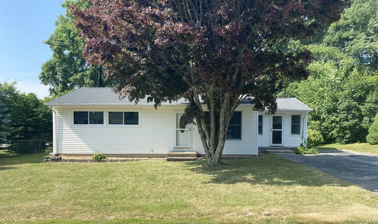 93 Oslo St in Groton, CT - Building Photo