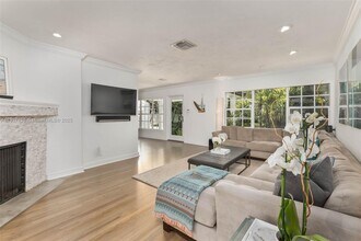 9240 SW 69th Ct in Miami, FL - Building Photo - Building Photo