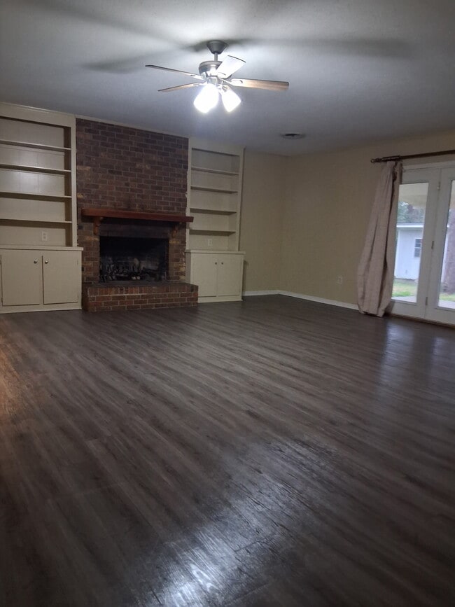 2205 Charmwood Dr in Jackson, MS - Building Photo - Building Photo