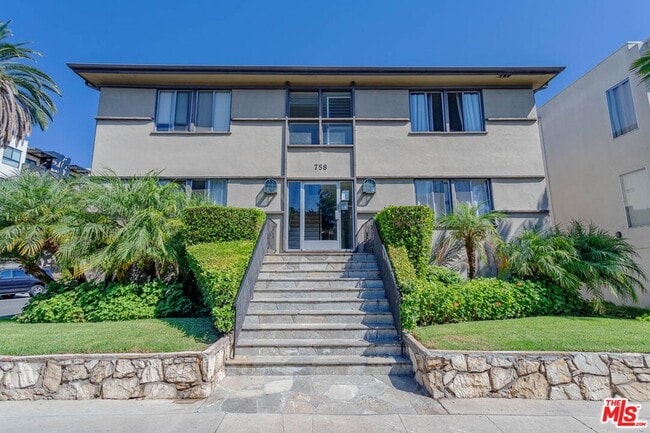 758 N Hudson Ave in Los Angeles, CA - Building Photo - Building Photo