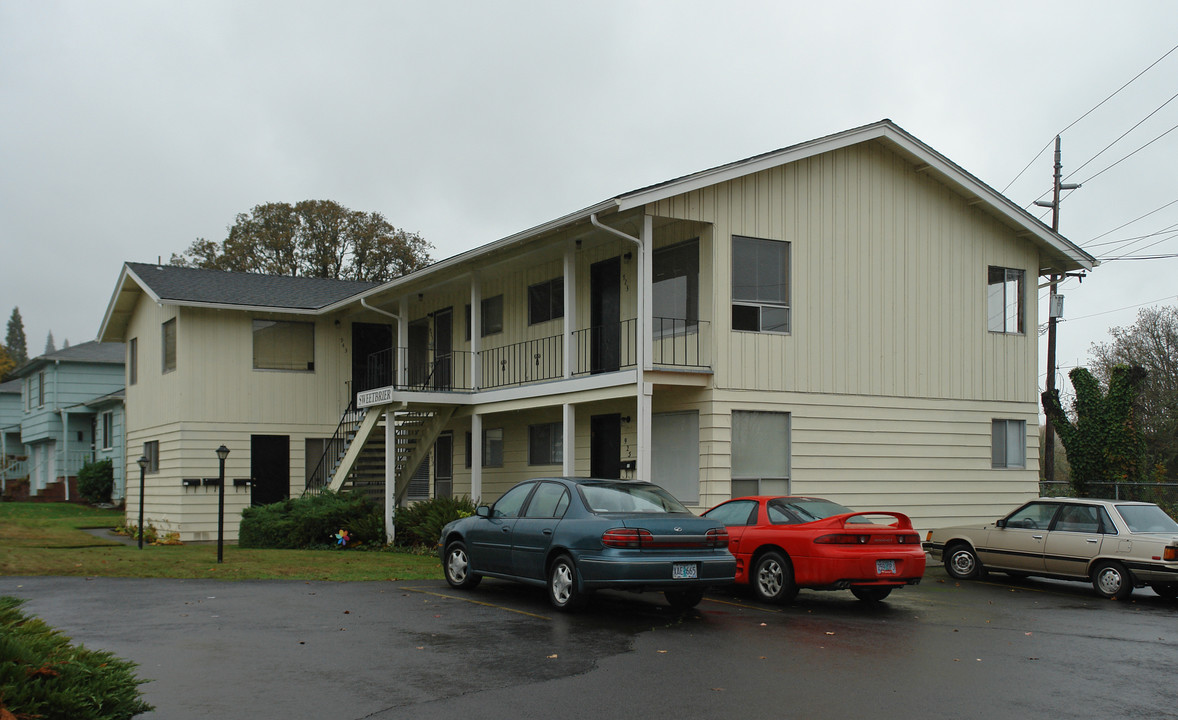 sweetbrier apartments in Salem, OR - Building Photo