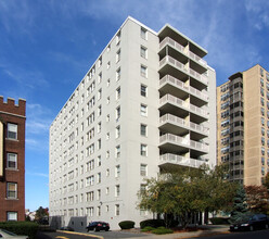 Crosswinds Condominiums in Stamford, CT - Building Photo - Building Photo