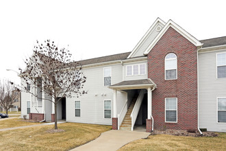 Mane Gate Apartments in Iowa City, IA - Foto de edificio - Building Photo