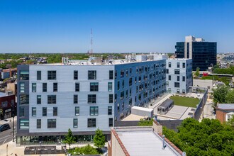 L Logan Square Apartments in Chicago, IL - Building Photo - Building Photo