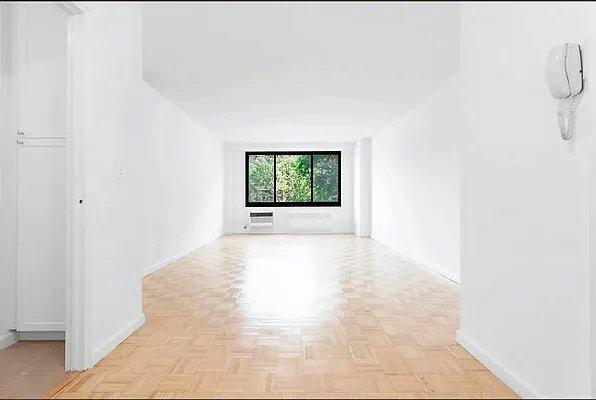 2763 Morris Ave in Bronx, NY - Building Photo - Building Photo