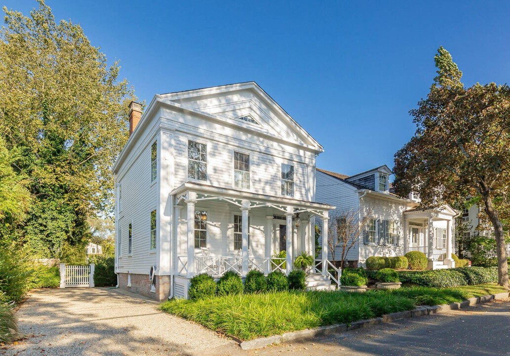 5 Suffolk St in Sag Harbor, NY - Building Photo