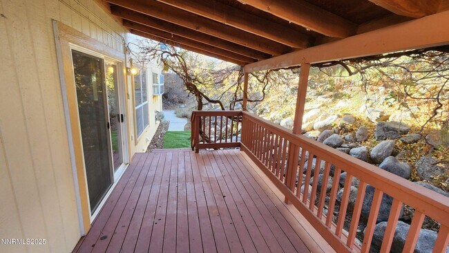 943 Edgecliff Dr in Reno, NV - Building Photo - Building Photo
