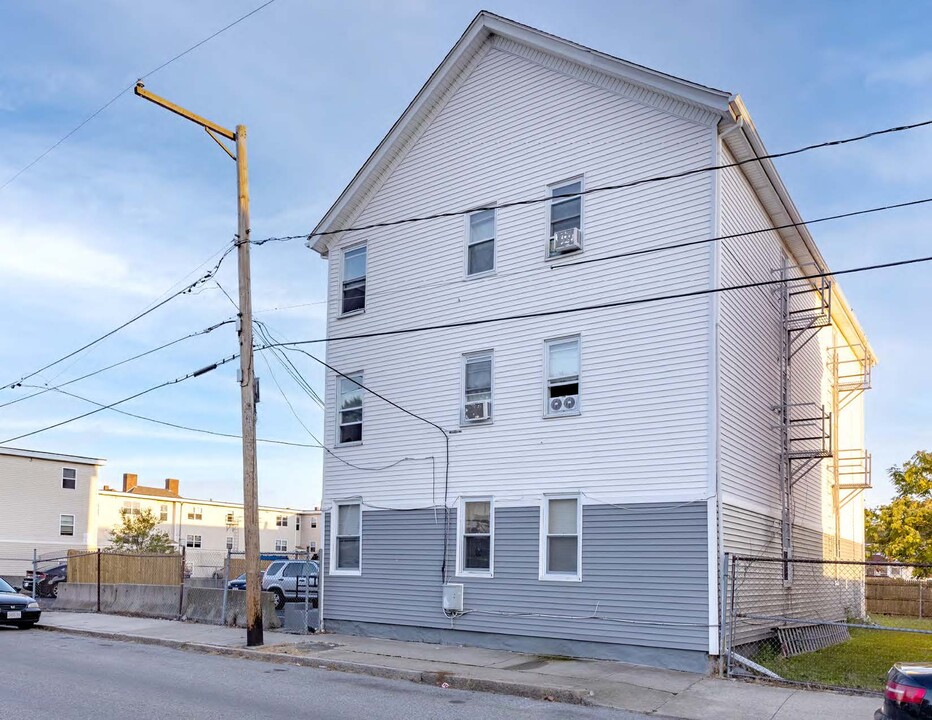 37-39 Hargraves St in Fall River, MA - Foto de edificio