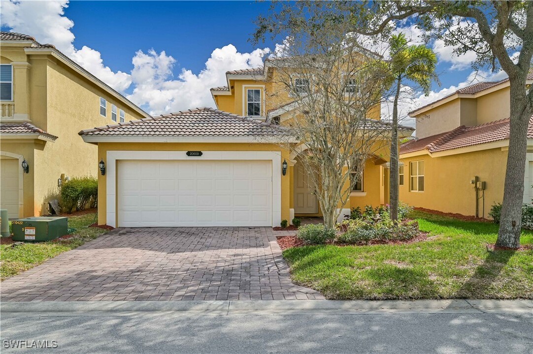 20609 E Golden Elm Dr in Estero, FL - Foto de edificio