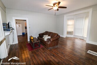 1019 Moro St in Manhattan, KS - Building Photo - Building Photo