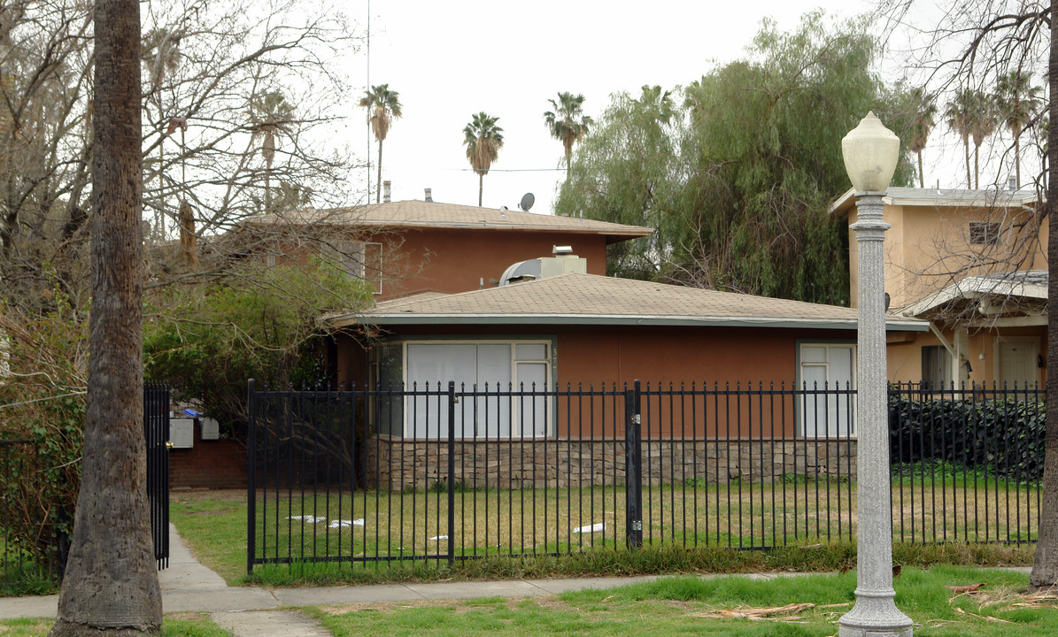 377 W 17th St in San Bernardino, CA - Foto de edificio