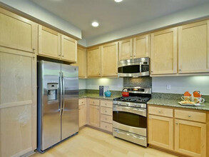 592 Saco Ter in Sunnyvale, CA - Foto de edificio - Building Photo
