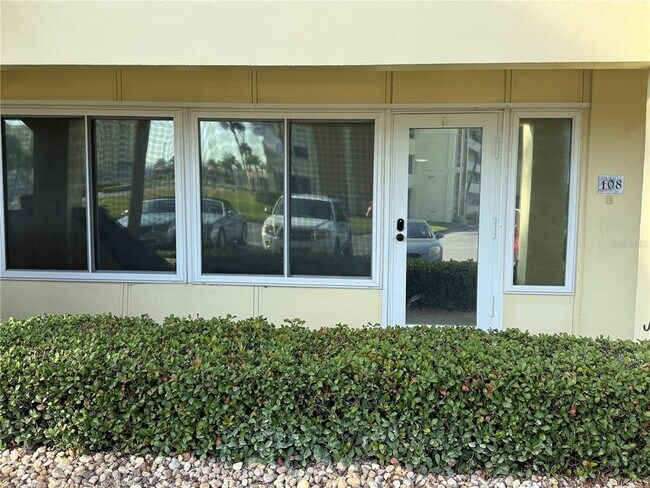 4700 Cove Cir in St. Petersburg, FL - Building Photo - Building Photo