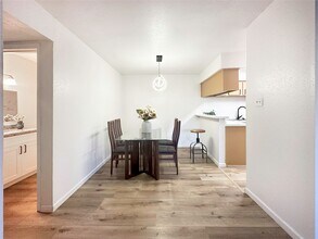 9350 Country Creek St in Houston, TX - Foto de edificio - Building Photo