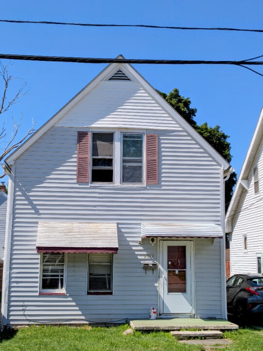 2912 Saratoga Ave in Cleveland, OH - Building Photo