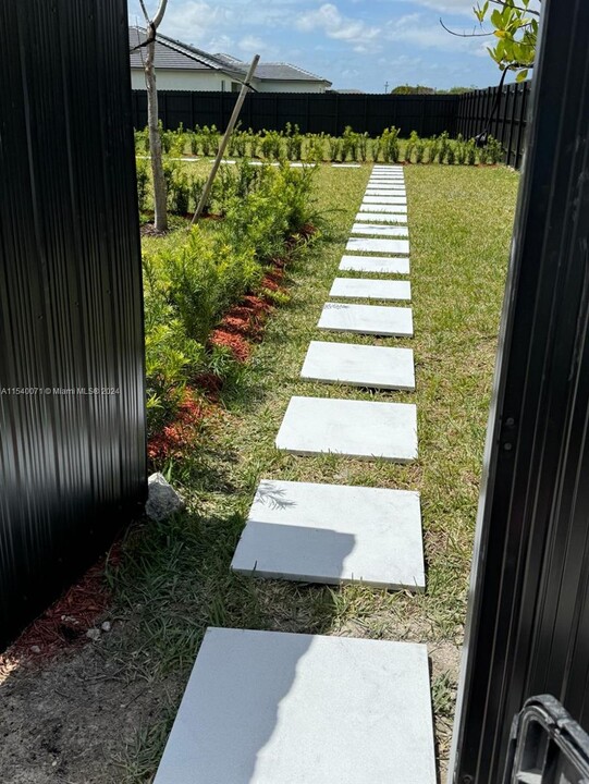 16931 SW 290th Terrace, Unit C in Homestead, FL - Building Photo
