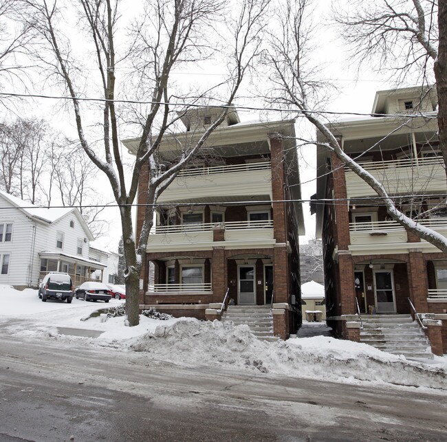 144-146 E Gorham St in Madison, WI - Foto de edificio - Building Photo