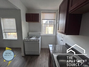 2004 W Jarvis Ave in Chicago, IL - Building Photo - Building Photo