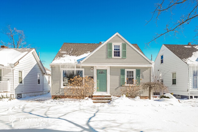 property at 1557 Woodrow Ave