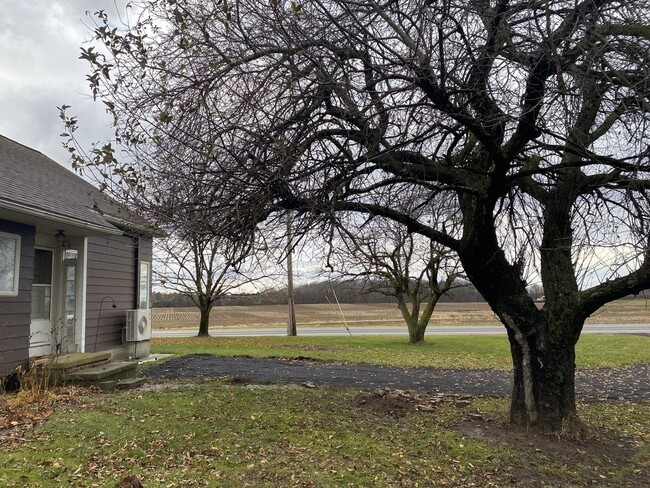 2075 Co Rd in Canandaigua, NY - Foto de edificio - Building Photo