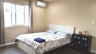 1299 W 37th Dr in Los Angeles, CA - Building Photo